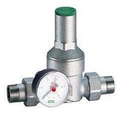Редуктор давления 1/2" (НР-НР) с манометром FAR 2815 12